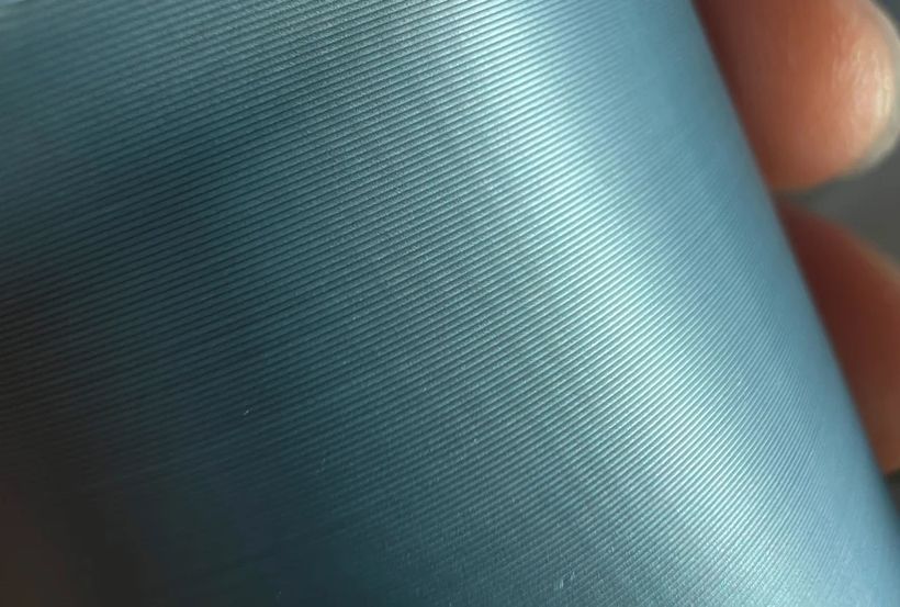 Detalle de las capas de una pieza impresa mediante FDM